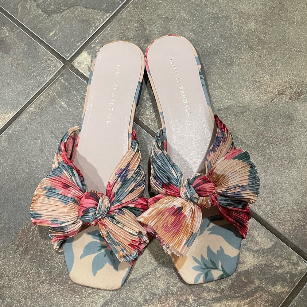 NEW Loeffler Randall
Women's Daphne Pleated Slide Sandals size 8